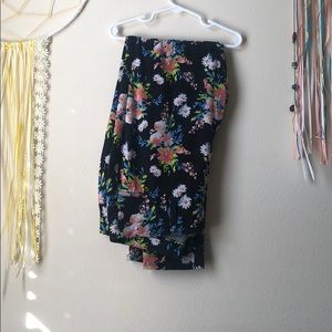 Pretty floral jeggings!